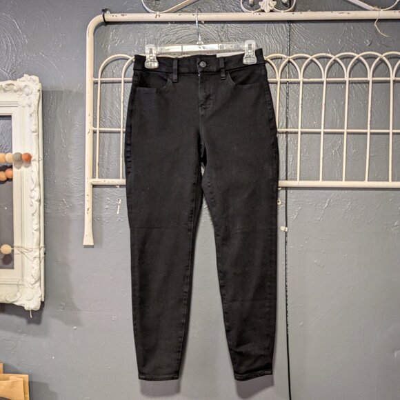 BNWT. Size 4 Short. American Eagle True Black Curvy High Rise Jegging. - Picture 1 of 8